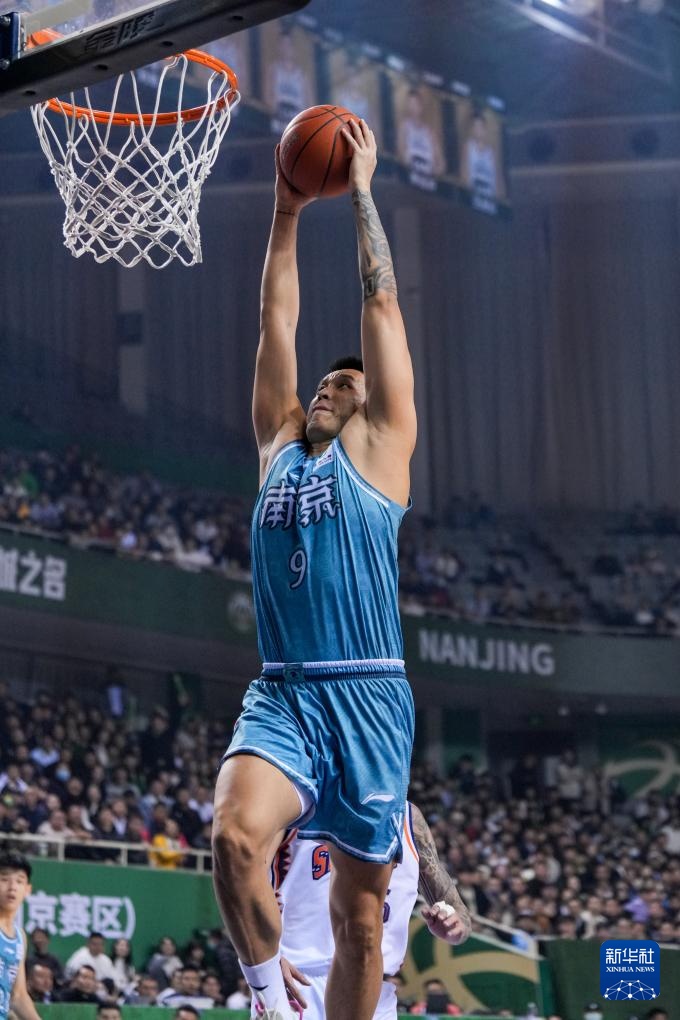 篮球社交属性为何如此强？（篮球的社交性为何格外突出？）