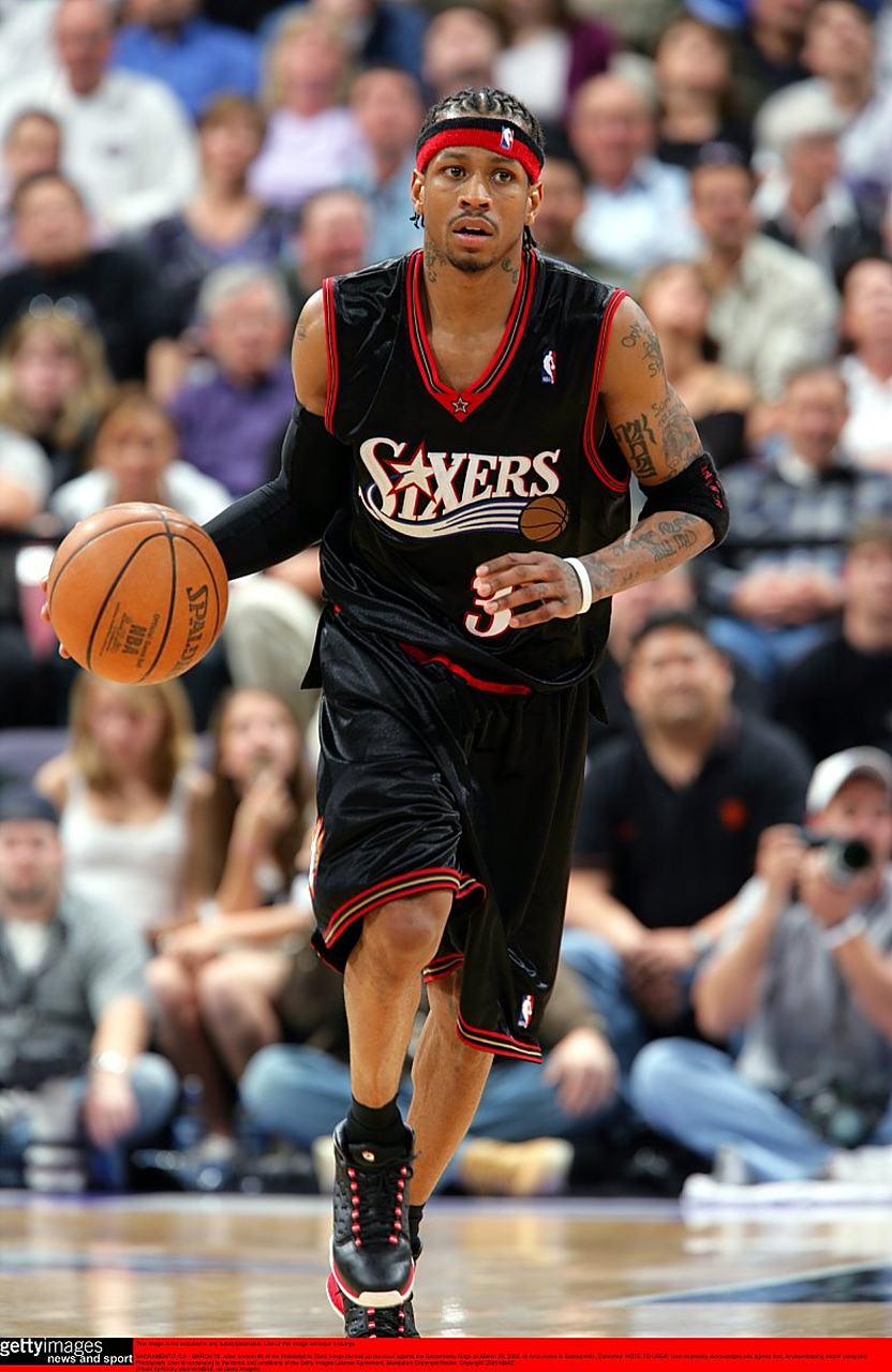 足球装备的科技革新解析（足球装备科技革新深度解读）