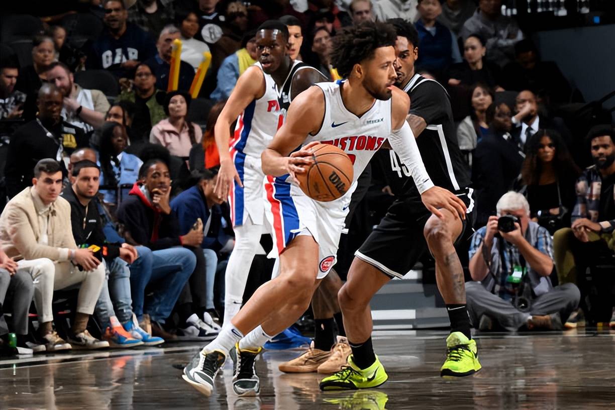 官方：邓弗里斯退出本期国家队集训，将直接返回俱乐部（官方宣布：邓弗里斯缺席本期国家队集训，随即返回俱乐部）