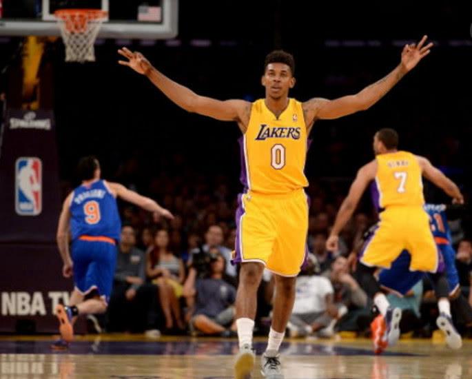 莫德里奇在对阵拉齐奥的比赛中踢满全场，Sofac...（莫德里奇战拉齐奥踢满90分钟）